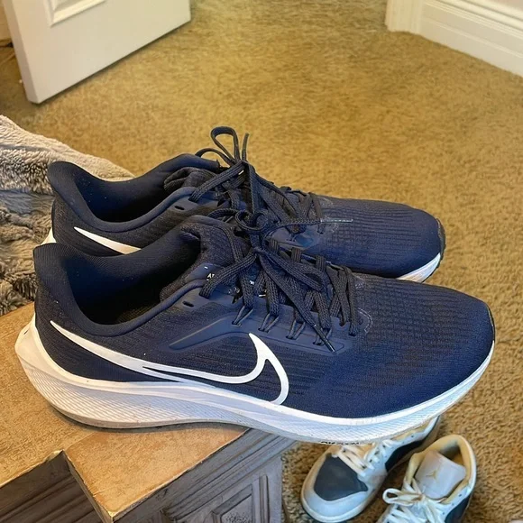 Nike Runners - Picture 1 of 5